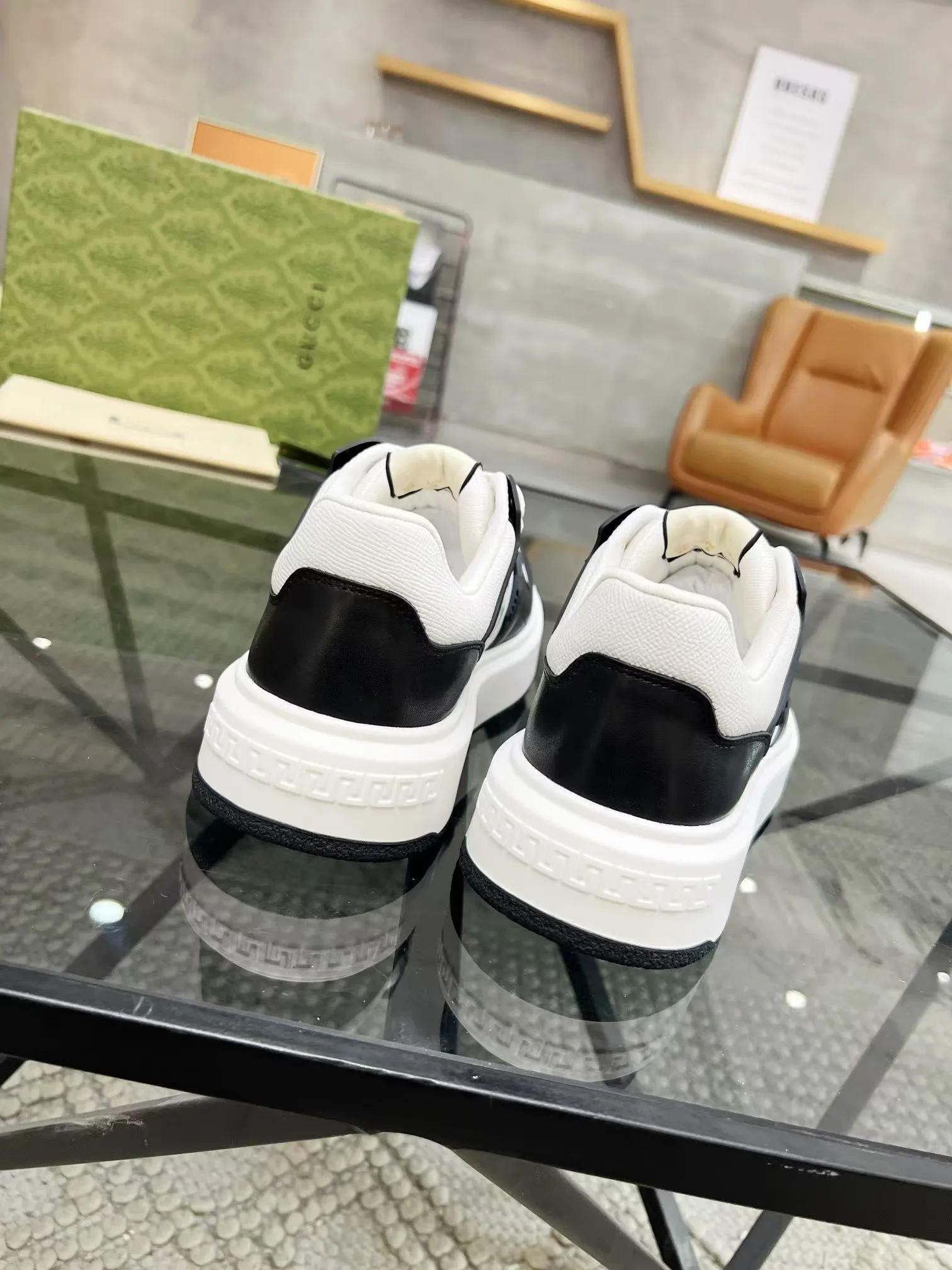 Men's Men's Shoes Men's Men's 💰460 new men's shoes GUCCI [Lightning] latest shoes shipped. Original quality, fashionable, made of special materials, sheepskin lining, brand new packaging. The foot feels super comfortable and the workmanship is impeccable. Size: 38-45